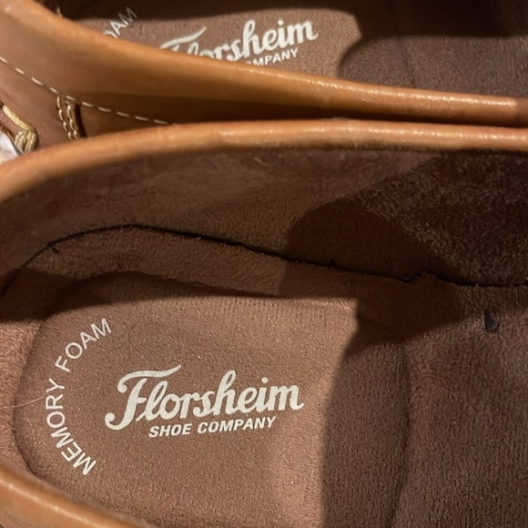 Boys Florsheim shoes- worn twice.
Like new condition. Size 7 - Picture 2 of 5